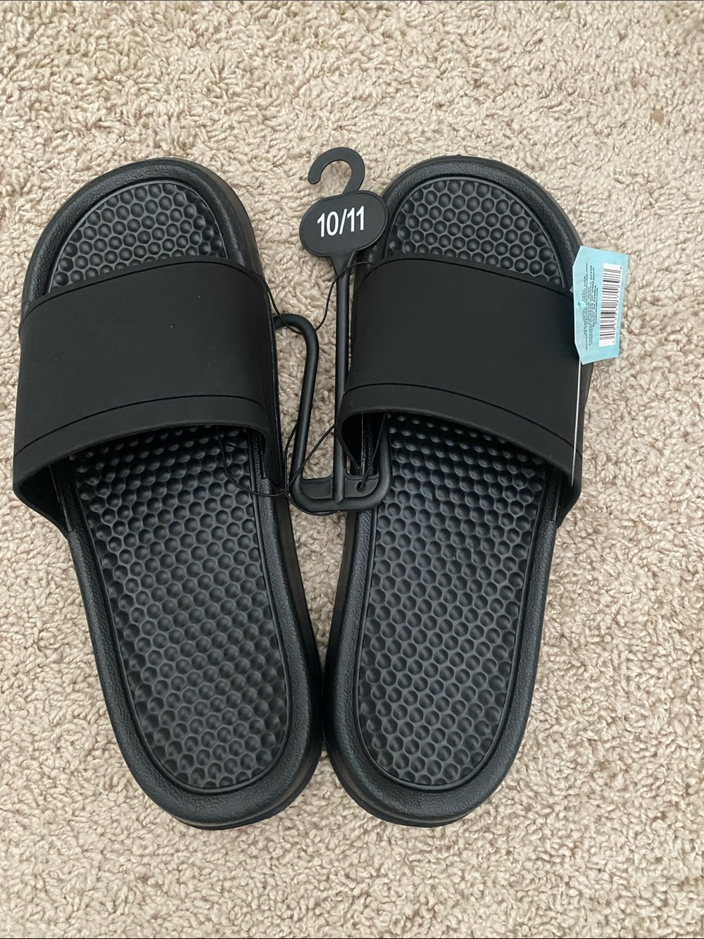 New With Tag Men’s Slippers Slippns  Size 10/11